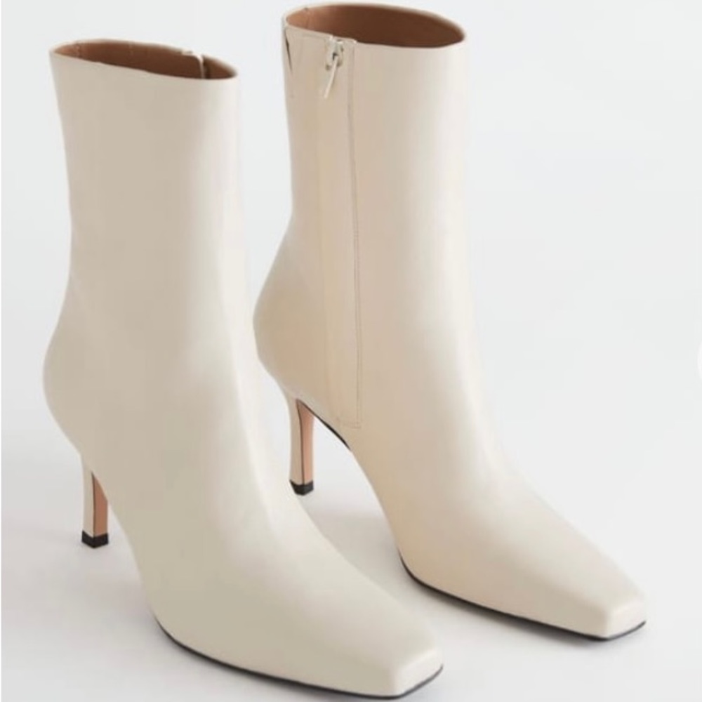 Excellent Condition White Thin Heel Leather Boots